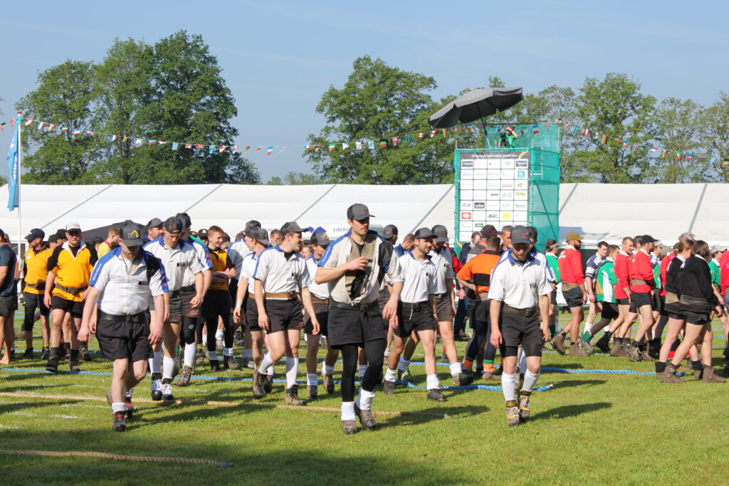 Das Bild zeigt die Eröffnungszeremonie internationales Turnier in Eibergen
